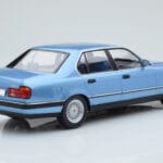 BMW Série 7 E32 730i Azul MCG 1:18