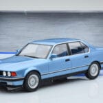 BMW Série 7 E32 730i Azul MCG 1:18