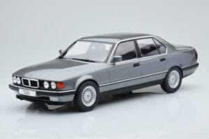 BMW Série 7 E32 740i Prata MCG 1:18
