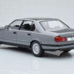 BMW Série 7 E32 740i Prata MCG 1:18