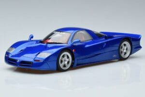 Nissan R390 GT1 Versão de Estrada Coupé GT Spirit 1:18