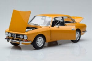 Alfa Romeo 1750 GTV Amarelo Norev 1:18 187910 Metal - imagem 2 de 7