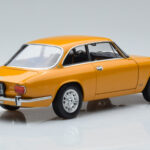 Alfa Romeo 1750 GTV Amarelo Norev 1:18 - image 3 of 7