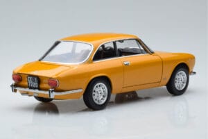 Alfa Romeo 1750 GTV Amarelo Norev 1:18 187910 Metal - imagem 3 de 7
