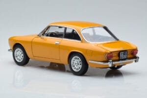 Alfa Romeo 1750 GTV Amarelo Norev 1:18 187910 Metal - imagem 6 de 7