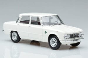 Alfa Romeo Giulia Ti Super Norev 1:18 187970 Metal - imagem 4 de 6
