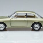 Alfa Romeo GTV 2000 Verde Edição Limitada Norev 1:18 187913 Metal - image 4 of 7