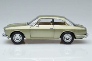 Alfa Romeo GTV 2000 Verde Edição Limitada Norev 1:18 187913 Metal - imagem 4 de 7