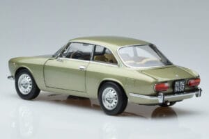Alfa Romeo GTV 2000 Verde Edição Limitada Norev 1:18 187913 Metal - imagem 6 de 7