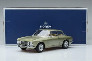 Alfa Romeo GTV 2000 Verde Edição Limitada Norev 1:18 187913 Metal - imagem 7 de 7
