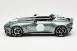 Aston Martin V12 Speedster Verde Metallic GT Spirit 1:18 GT906 Resina - imagem 3 de 6