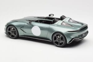 Aston Martin V12 Speedster Verde Metallic GT Spirit 1:18 GT906 Resina - imagem 5 de 6