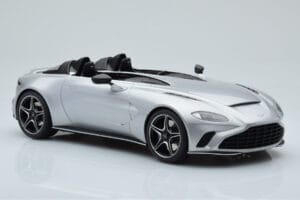 Aston Martin V12 Speedster Prata GT Spirit 1:18 GT430 Resina - imagem 4 de 6