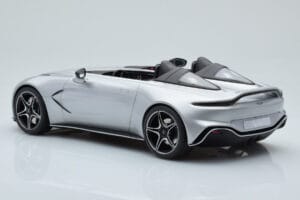 Aston Martin V12 Speedster Prata GT Spirit 1:18 GT430 Resina - imagem 5 de 6