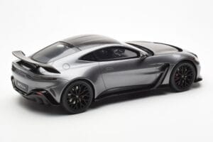 Aston Martin V12 Vantage Magnetic Prata GT Spirit 1:18 GT443 Resina - imagem 2 de 6