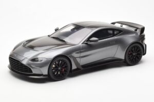 Aston Martin V12 Vantage Magnetic Prata GT Spirit 1:18 GT443