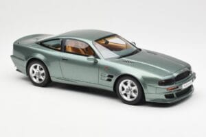 Aston Martin V8 Vantage Verde GT Spirit 1:18 GT345 Resina - imagem 4 de 6