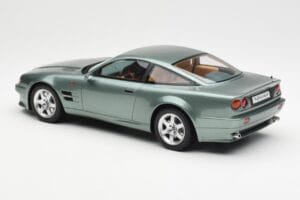 Aston Martin V8 Vantage Verde GT Spirit 1:18 GT345 Resina - imagem 5 de 6