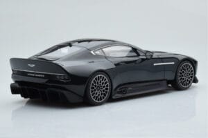 Aston Martin Victor Preto GT Spirit 1:18 GT428 Resina - imagem 2 de 6