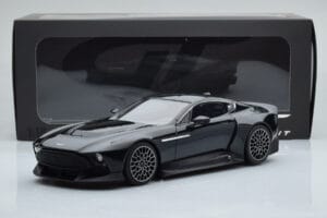 Aston Martin Victor Preto GT Spirit 1:18 GT428 Resina - imagem 6 de 6