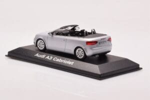 Audi A3 8P Cabriolet Prata Minichamps 1:43 5010803323 Metal - imagem 3 de 4