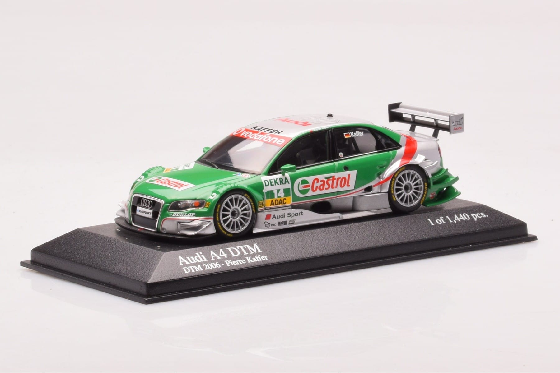 Audi A4 B7 DTM Team Phoenix #14 F. Kaffer DTM 2006 Minichamps 1:43 400061514 Metal - imagem 2 de 4