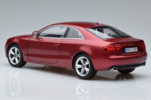 Audi A5 B8 Vermelho Granada Norev 1:18 188352 Metal - imagem 6 de 7