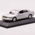 Audi A8 D2 Prata Faixa Verde Minichamps 1:43 - image 2 of 4