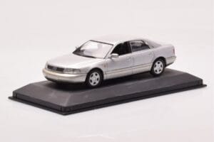 Audi A8 D2 Prata Faixa Verde Minichamps 1:43 AUDI-264455 Metal - imagem 2 de 4