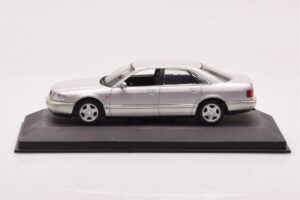 Audi A8 D2 Prata Faixa Verde Minichamps 1:43