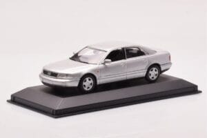 Audi A8 D2 Prateado Minichamps 1:43 433013006 Metal - imagem 2 de 4