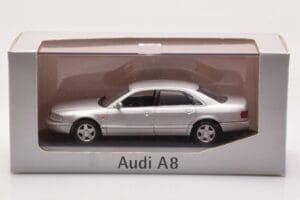 Audi A8 D2 Prateado Minichamps 1:43 433013006 Metal - imagem 4 de 4