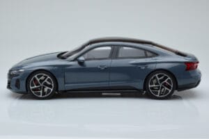Audi E-Tron GT Cinzento GT Spirit 1:18 GT393 Resina - imagem 3 de 6