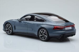 Audi E-Tron GT Cinzento GT Spirit 1:18 GT393 Resina - imagem 5 de 6