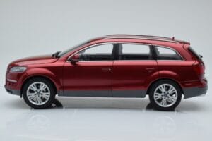 Audi Q7 4L Vermelho Granada Kyosho 1:18 09222R Metal - imagem 4 de 8
