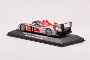 Audi R10 TDI LMP1 #2 F. Biela / E. Pirro / M. Werner 12 Hours of Sebring 2007 Minichamps 1:43 5020700233 Metal - imagem 3 de 4