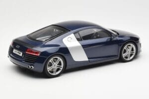 Audi R8 4.2 FSI V8 Azul Kyosho 1:18 09213BL Metal - imagem 3 de 8