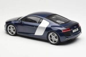 Audi R8 4.2 FSI V8 Azul Kyosho 1:18 09213BL Metal - imagem 7 de 8
