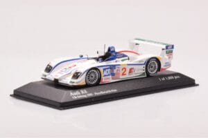 Audi R8 #2 E. Pirro / F. Biela / A. McNish 12 Hours of Sebring 2nd Place 2005 Minichamps 1:43 400051302 Metal - imagem 2 de 4