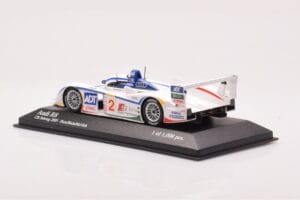 Audi R8 #2 E. Pirro / F. Biela / A. McNish 12 Hours of Sebring 2nd Place 2005 Minichamps 1:43 400051302 Metal - imagem 3 de 4