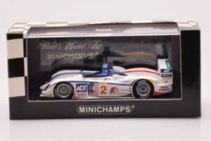 Audi R8 #2 E. Pirro / F. Biela / A. McNish 12 Hours of Sebring 2nd Place 2005 Minichamps 1:43 400051302 Metal - imagem 4 de 4