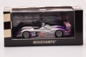 Audi R8 LMP900 #28 F. Biela / P. Kaffer / A. McNish 12 Hours of Sebring Winner 2004 Minichamps 1:43 4000412328 Metal - imagem 4 de 4