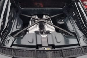 Audi R8 Performance Preto Kengfai 1:18 VAKF-0353 Metal - imagem 9 de 10