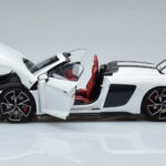 Audi R8 Spyder Performance Branco Kengfai 1:18 - image 5 of 11