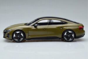 Audi RS E-Tron GT Oliva Norev 1:18 188380 Metal - imagem 3 de 6