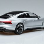 Audi RS e-tron GT Prata Norev 1:18 188381 Metal - image 2 of 6