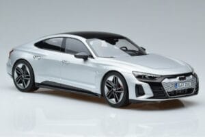 Audi RS e-tron GT Prata Norev 1:18 188381 Metal - imagem 4 de 6