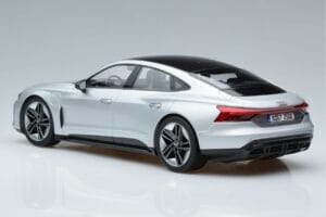 Audi RS e-tron GT Prata Norev 1:18 188381 Metal - imagem 5 de 6