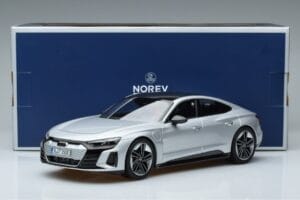 Audi RS e-tron GT Prata Norev 1:18 188381 Metal - imagem 6 de 6