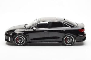 Audi RS3 8Y Sedan Preto MCG 1:18 MCG18450 Metal - imagem 3 de 6
